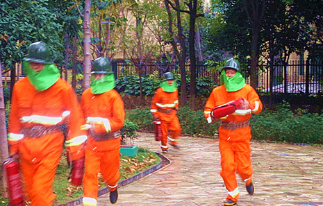 礪精兵，保安全